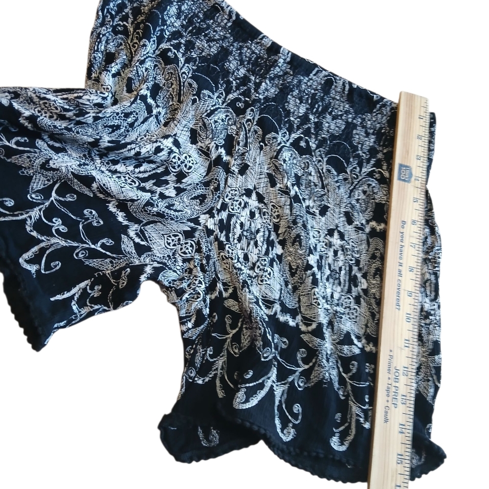 Billa Women's Size Medium White And Black Print Shorts - Picture 5 of 8